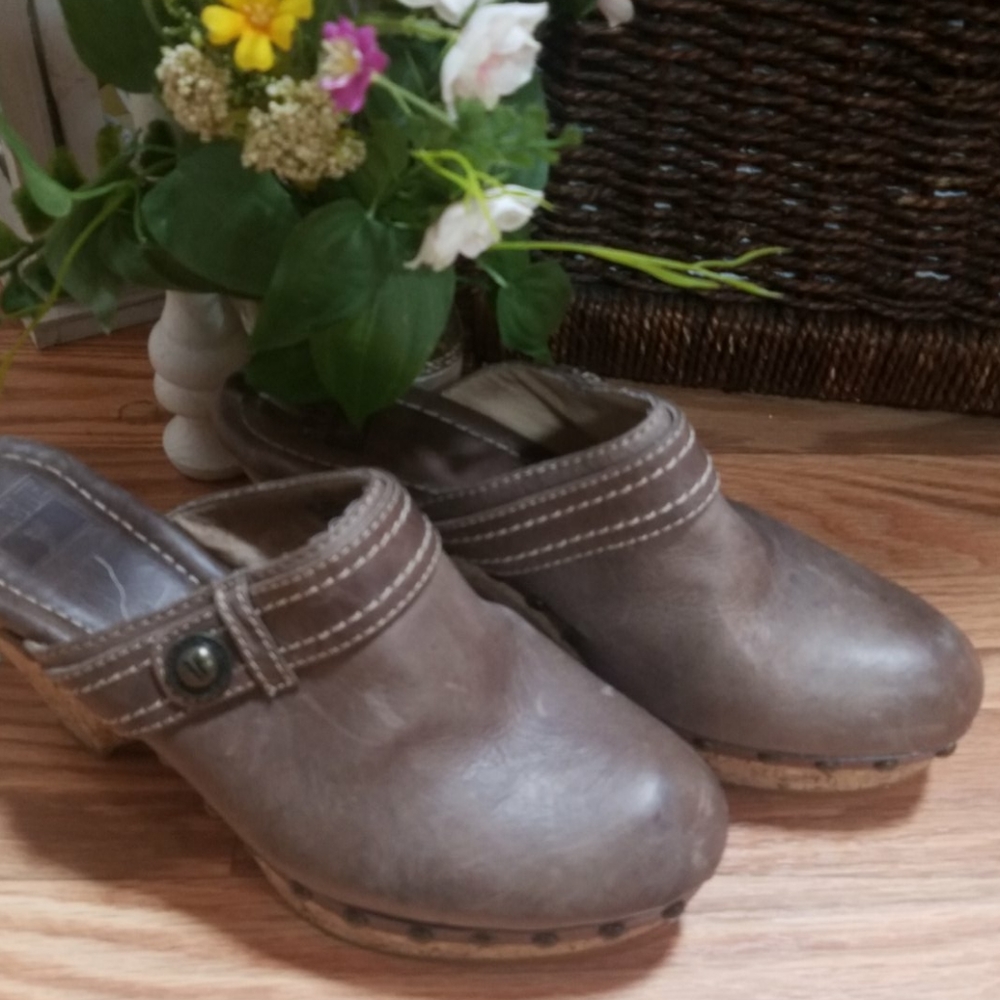 Frye clogs